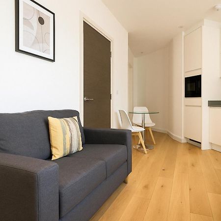 Bright Studio Flat - Walk To River Thames & Kingston Town Surbiton Exterior photo