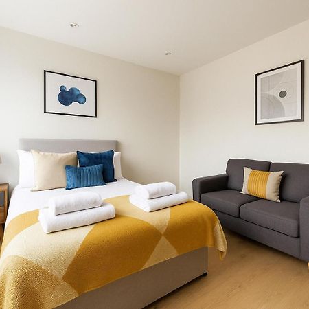 Bright Studio Flat - Walk To River Thames & Kingston Town Surbiton Exterior photo