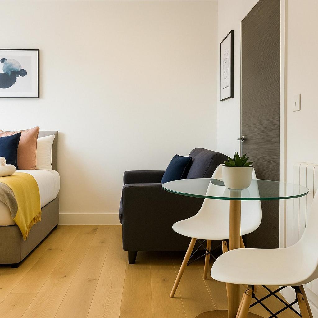 Bright Studio Flat - Walk To River Thames & Kingston Town Surbiton Exterior photo