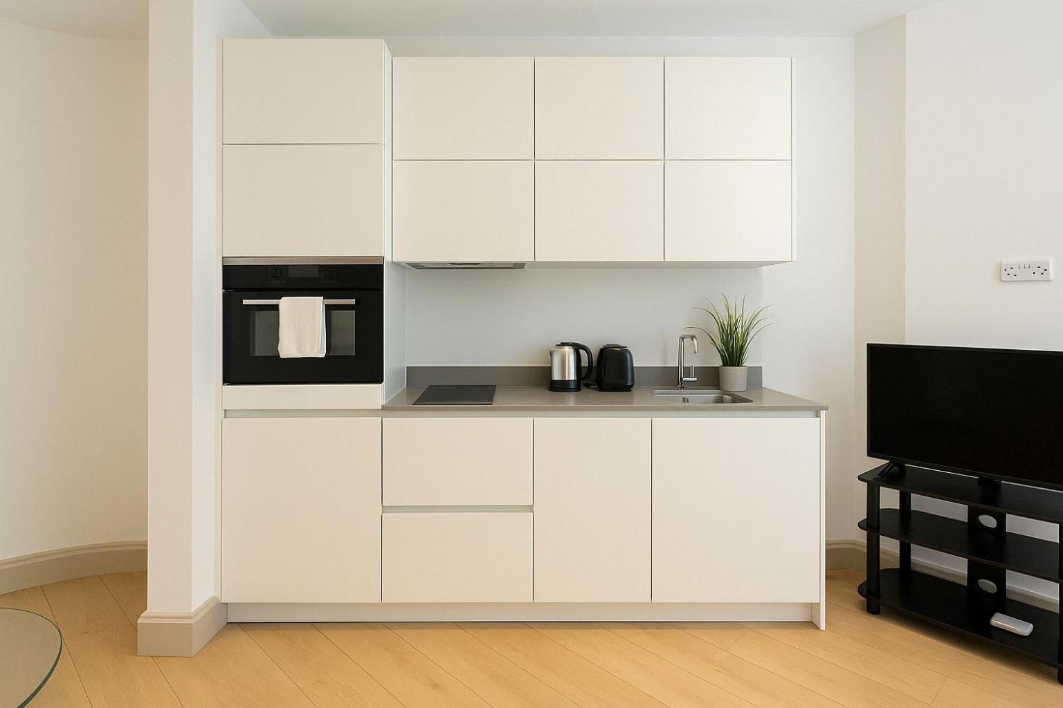 Bright Studio Flat - Walk To River Thames & Kingston Town Surbiton Exterior photo